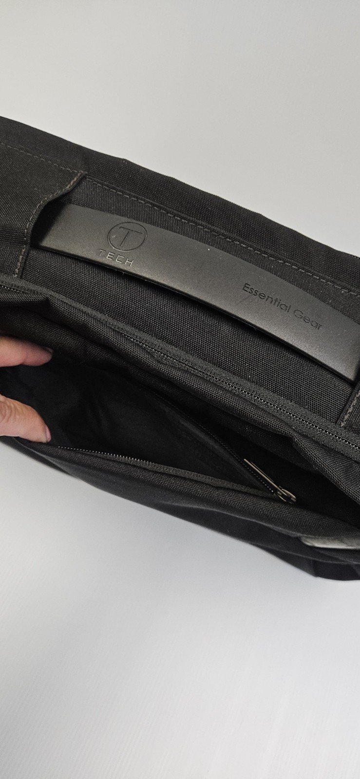 TUMI T-TECH 16” Messenger Laptop Nylon Black Bag 67740D with Shoulder Strap