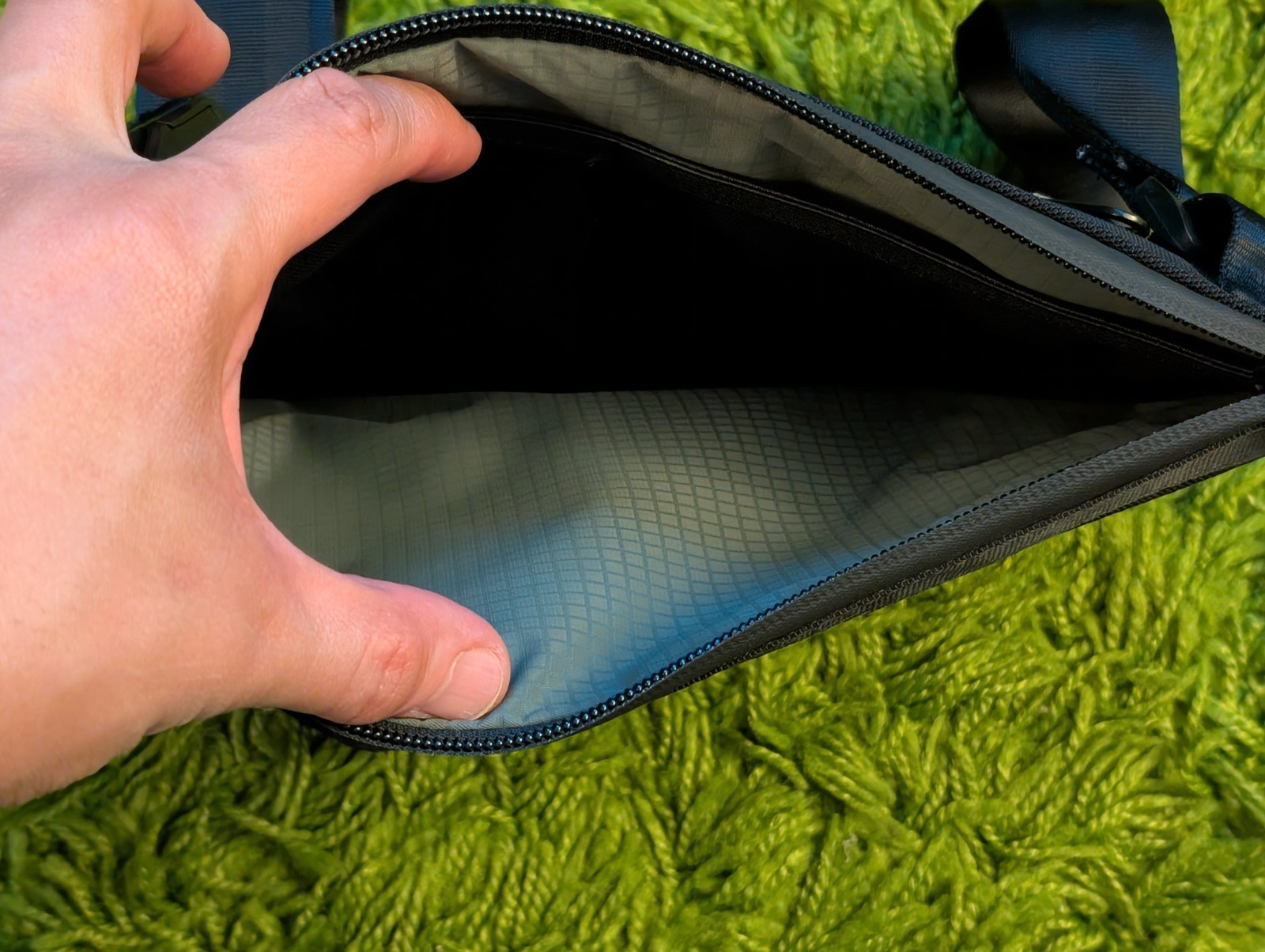 ALPAKA Atom X Sling Black 5L Crossbody Waist Bag Fits Nintendo Switch RFID