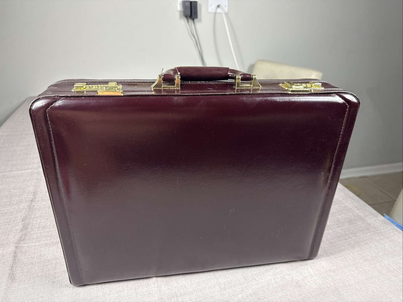 Vtg Heritage Burgundy GENUINE LEATHER & Suede Executive Briefcase