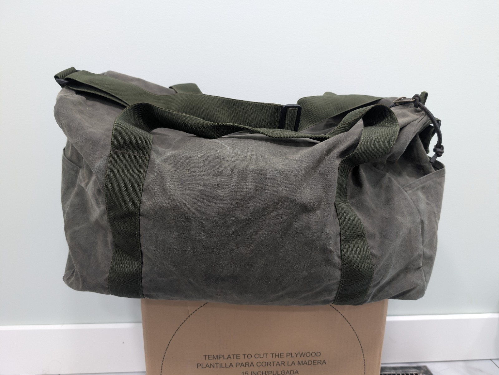 Filson Field Medium Duffel Bag Spruce Green Tin Cloth Nylon Lined Made in USA