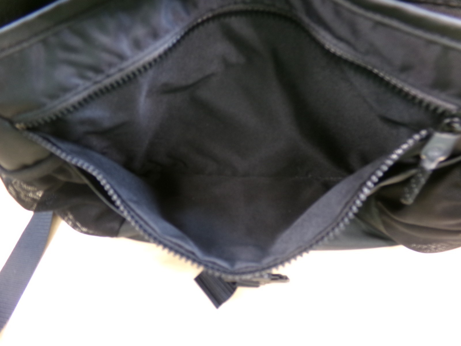 Nike Sportswear Essentials Shoulder Messenger Bag Laptop Tote Black DB0498-010