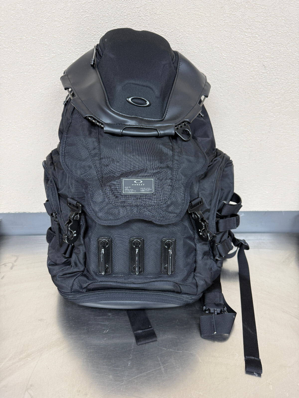 Oakley Kitchen Sink Backpack 34L – Black/Black