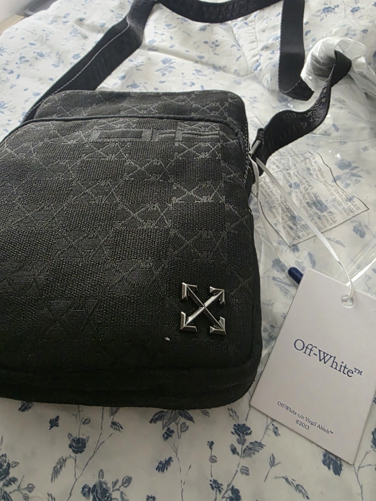 Off-White Men’s North/South Flight Multi Pocket Crossbody Black Steel Motif Bnwt