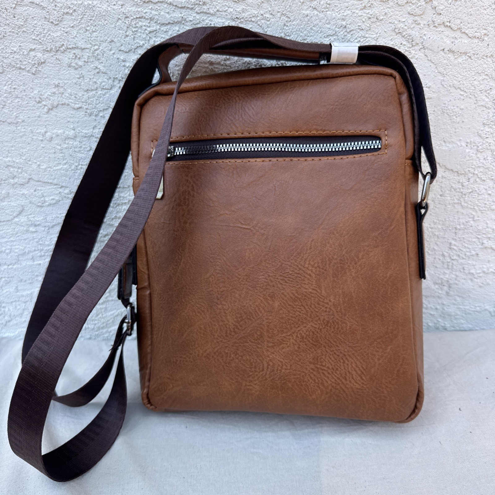 WEIXIER Mens Brown Leather Pockets Inner Dividers Adjustable Strap Crossbody Bag