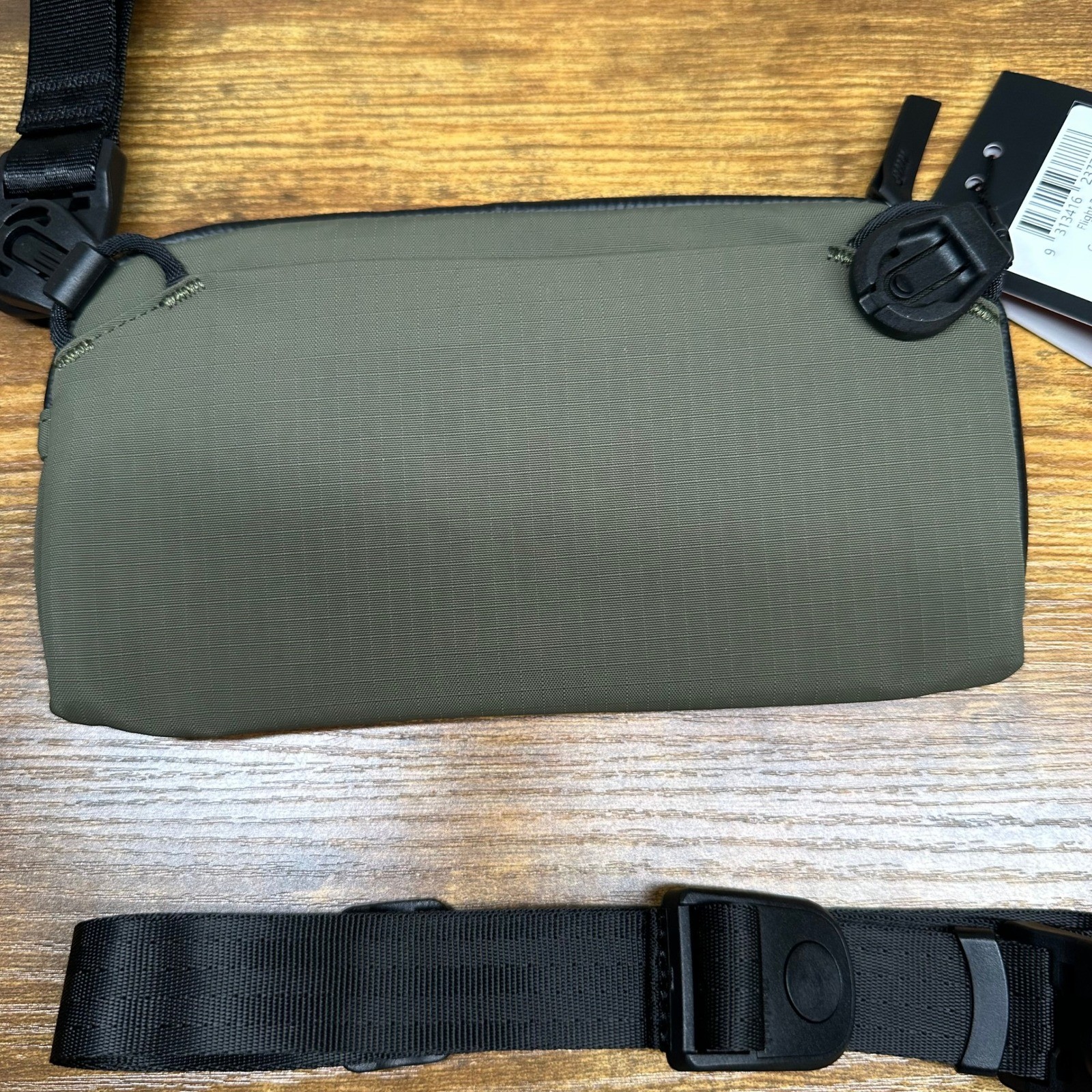 ALPAKA Flight Pouch Green Axoflux 210D Travel Sling Wristlet Bag AA010510518 NWT
