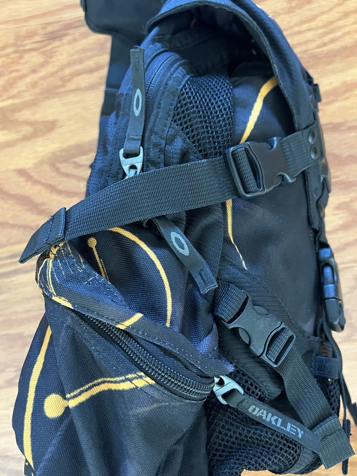 Oakley Icon Small Backpack Black W/Orange Graphic Tactical Military Mechanism AP