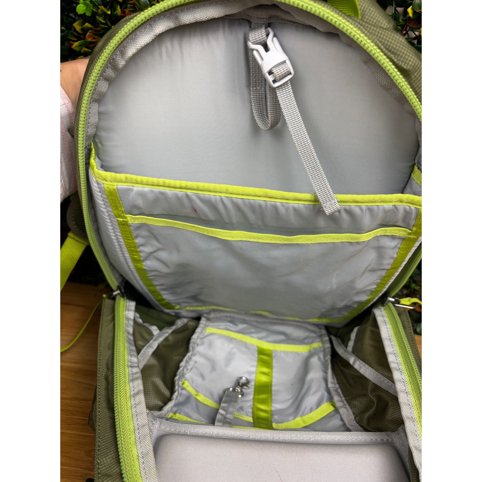 Thule Enroute Triumph 2 Backpack Daypack Olive Green Lime Ripstop Nylon Bag