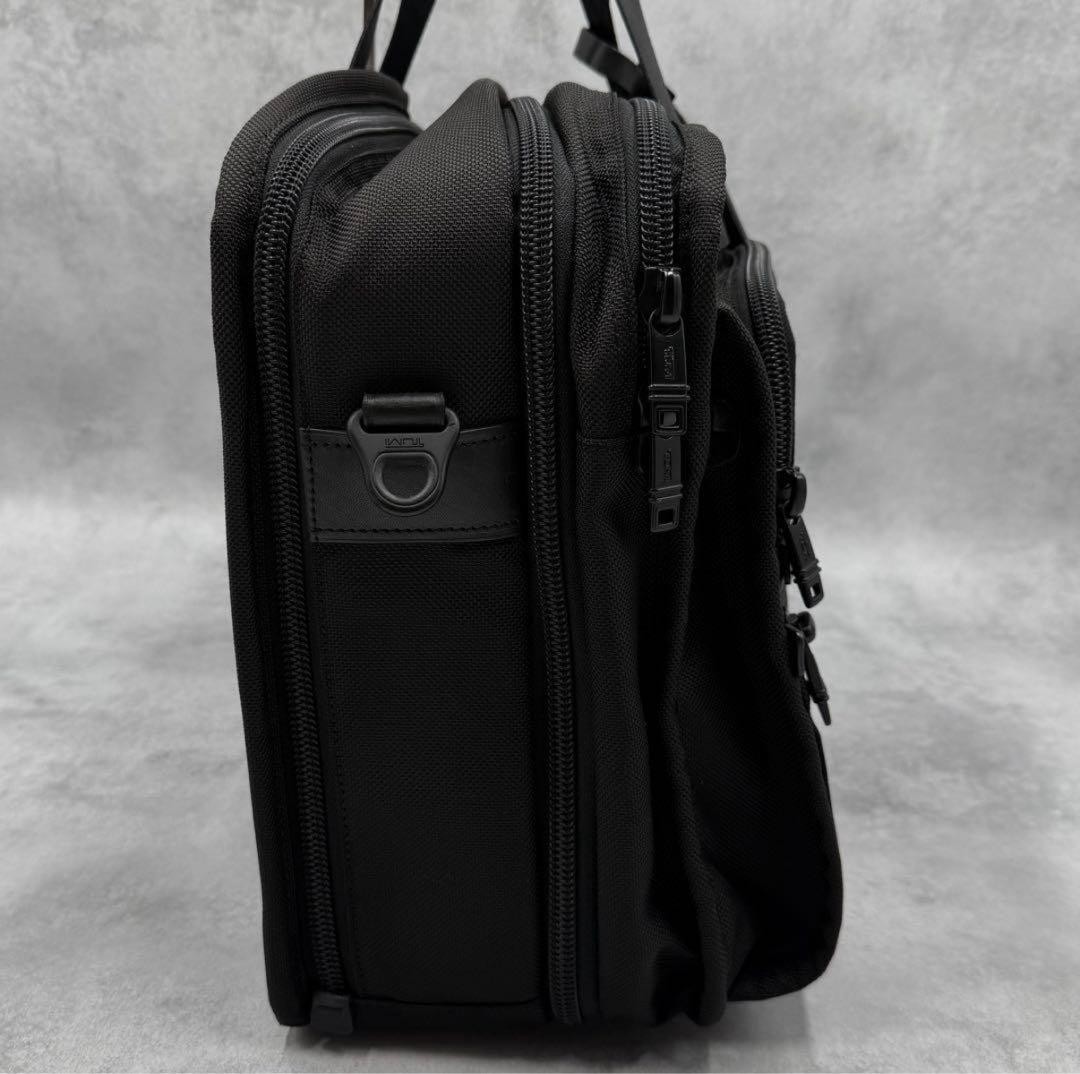 Excellent Condition TUMI Briefcase Expandable 26160DH Black