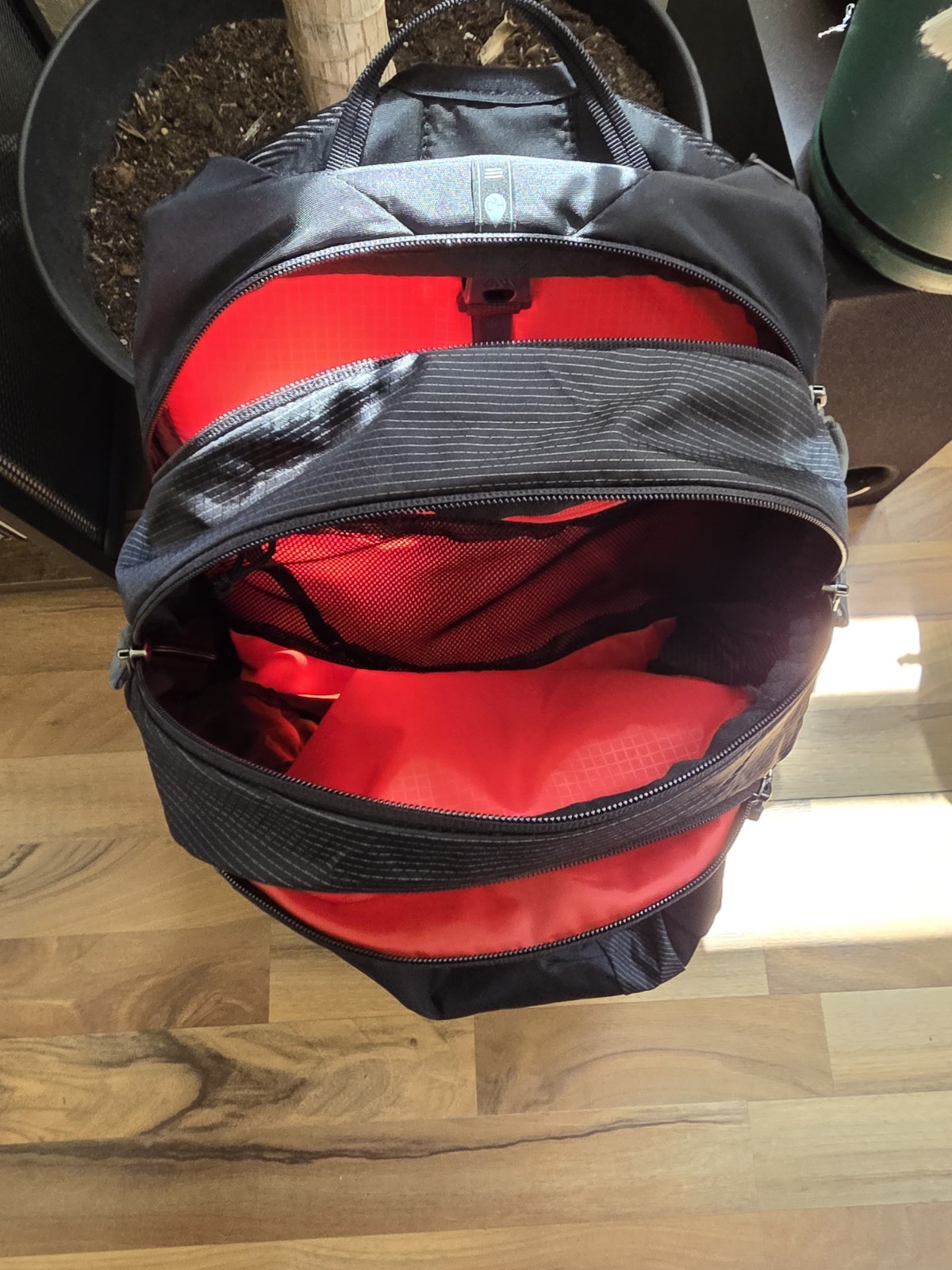 Gregory Miko 25 – Men’s Backpack Black Used Once Red Interior Great Condition