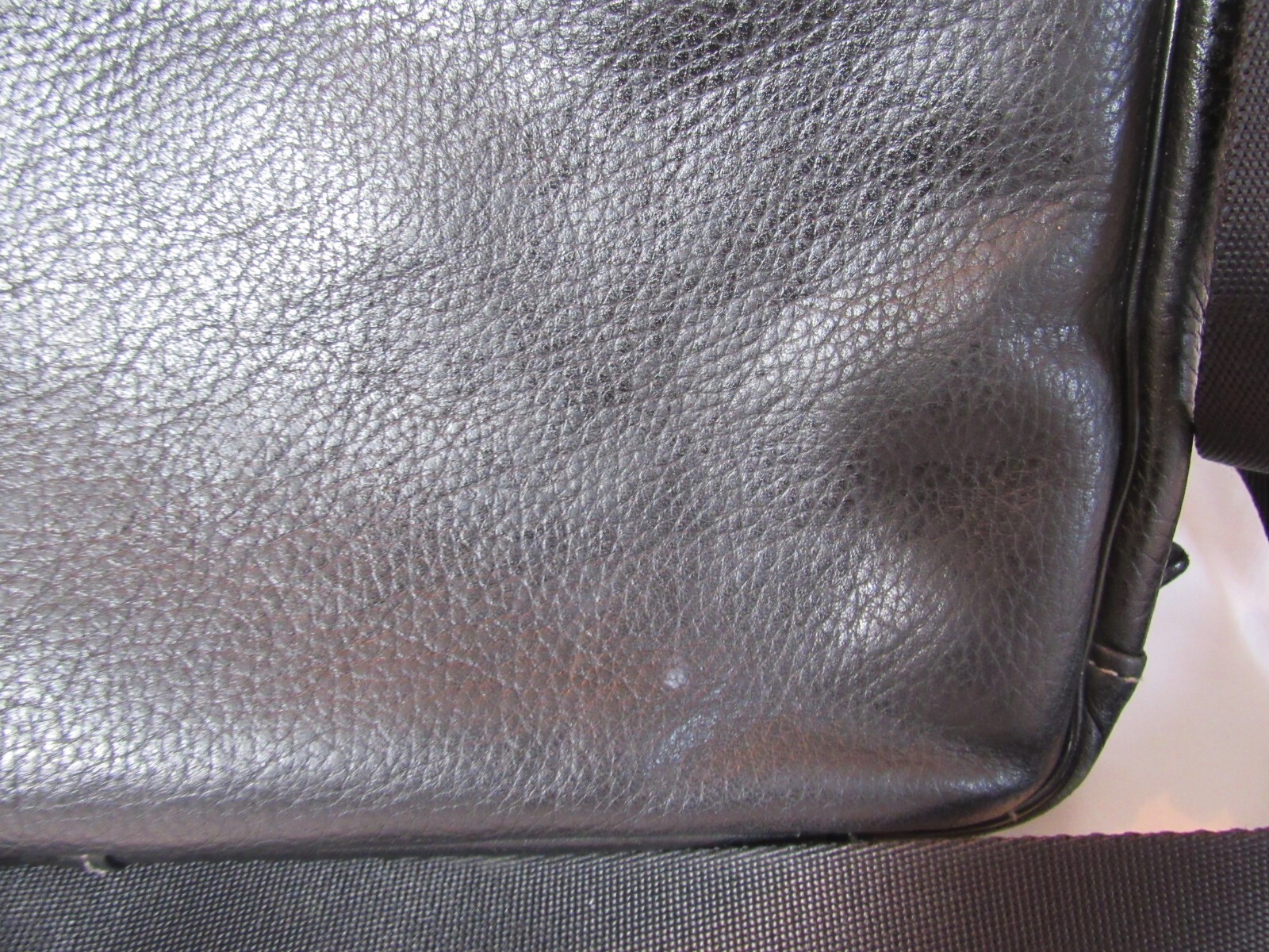 Boconi Black Leather Tumbled Pebbled Messenger Briefcase Laptop Case EUC