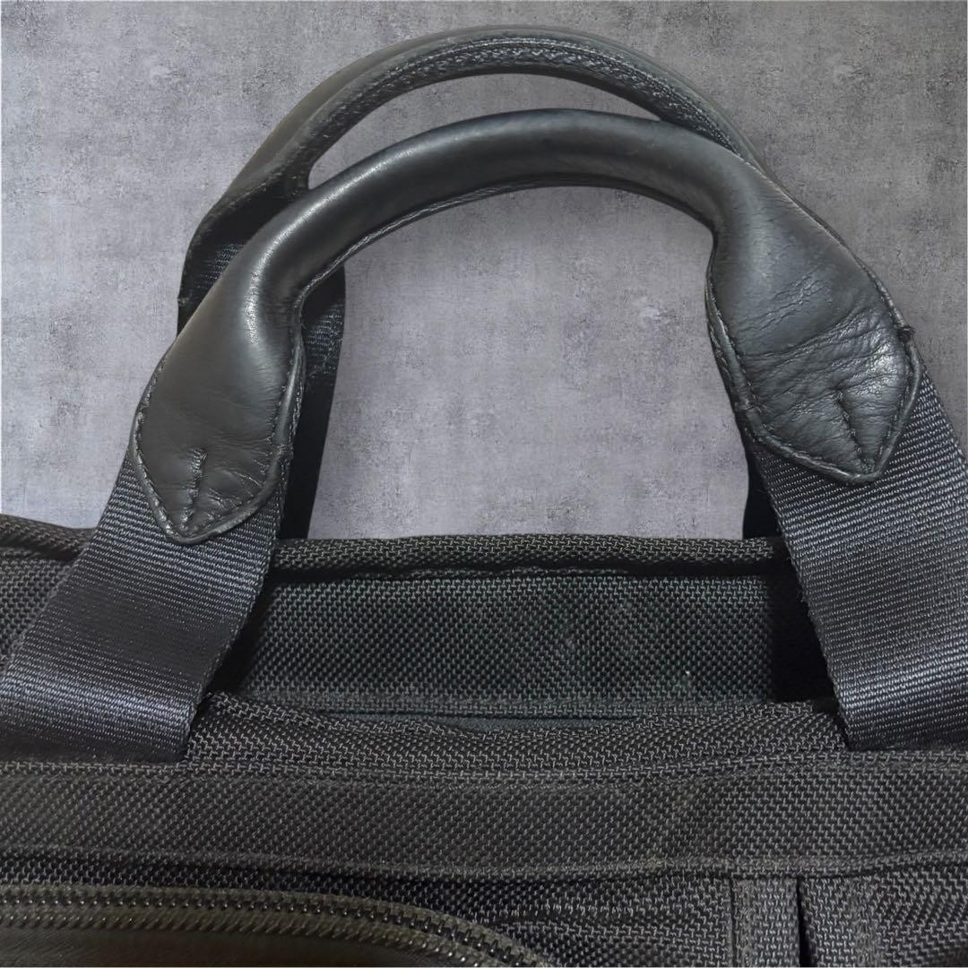 TUMI Compact Large Screen Computer Briefcase 48cm/18.9in 33cm/13in Black