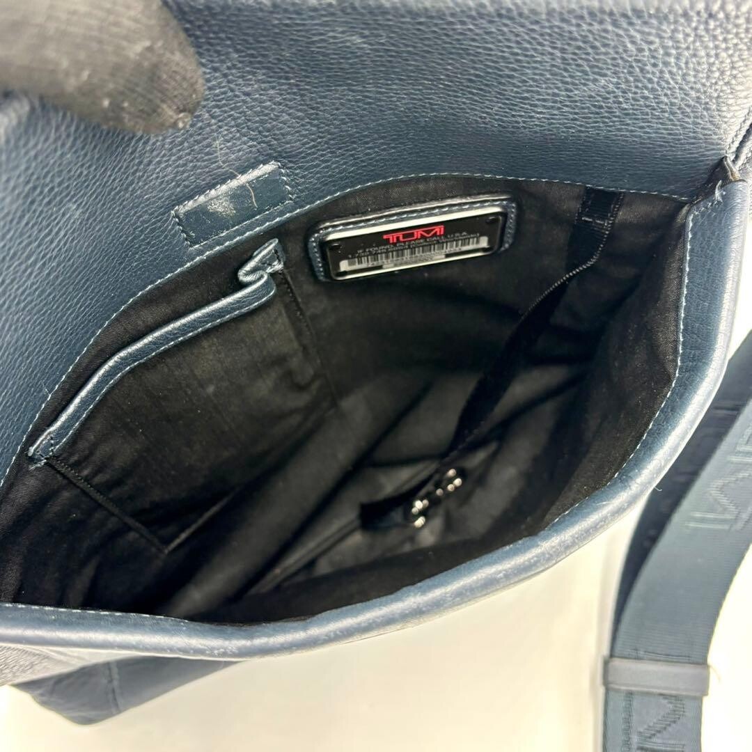 TUMI Centro Venezia Navy Leather Crossbody Bag Mens Authentic 31cm 11.8in