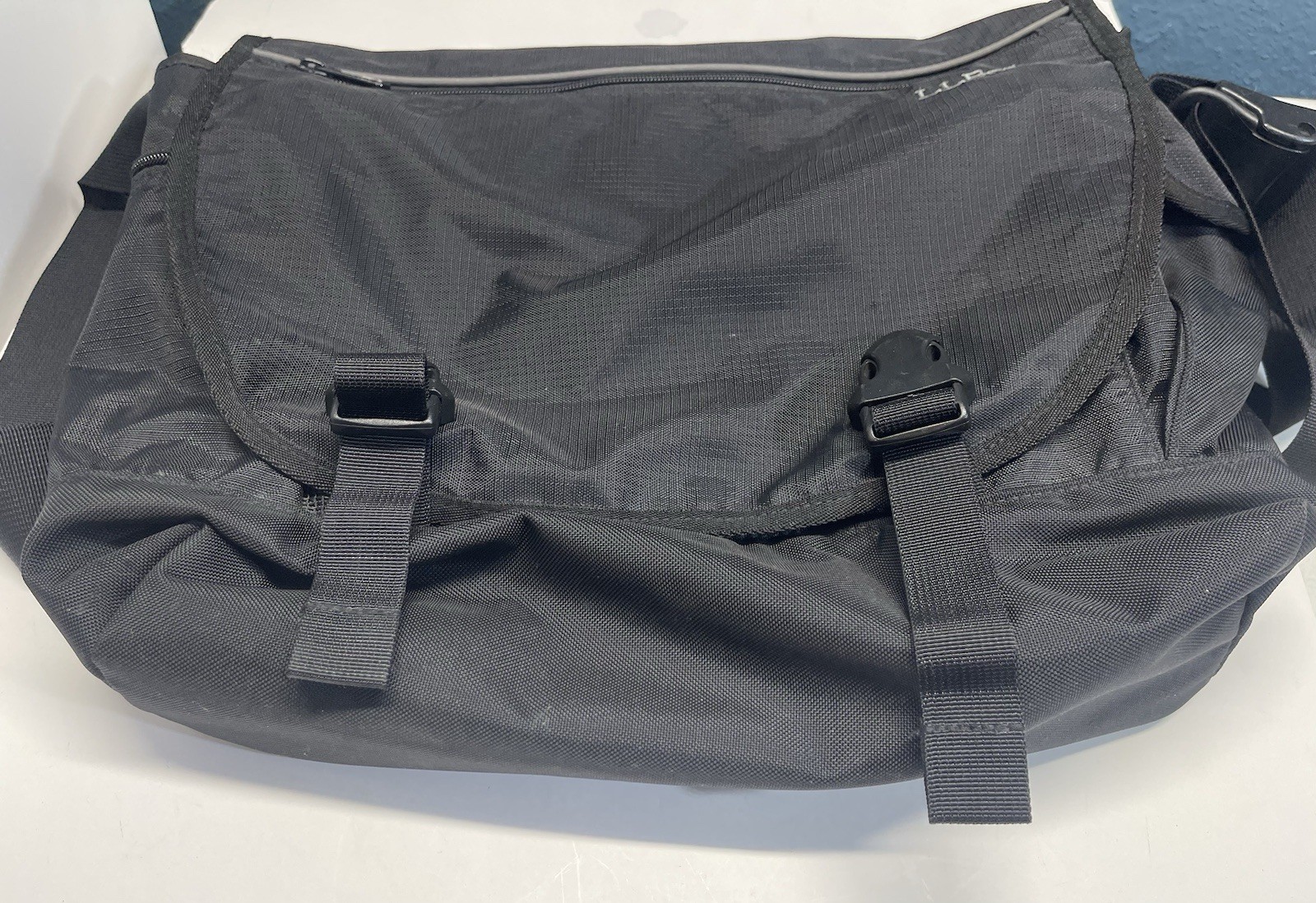 LL Bean Messenger Bag Black Laptop Reflective Front Flap Crossbody Top Handle
