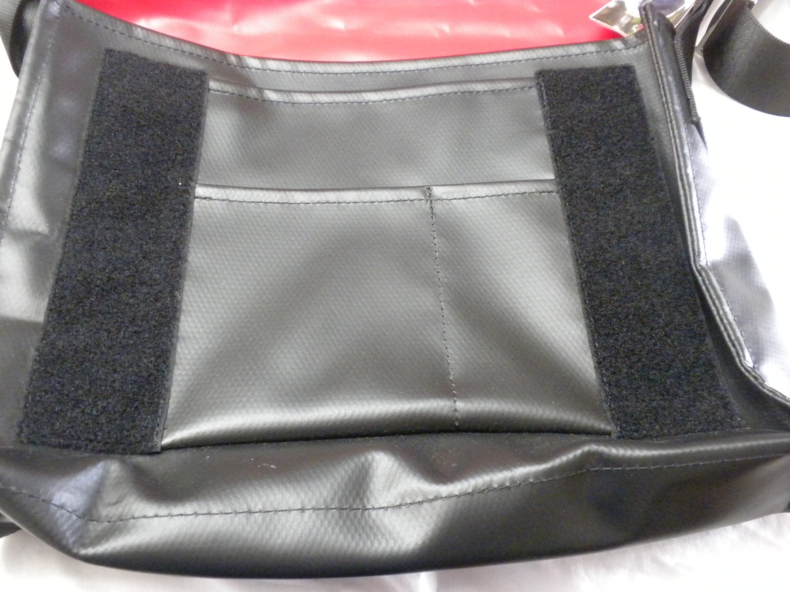 Tausche Tagediebin Messenger Bag Germany Stuttgart Metro Stadtbahn Red Black B