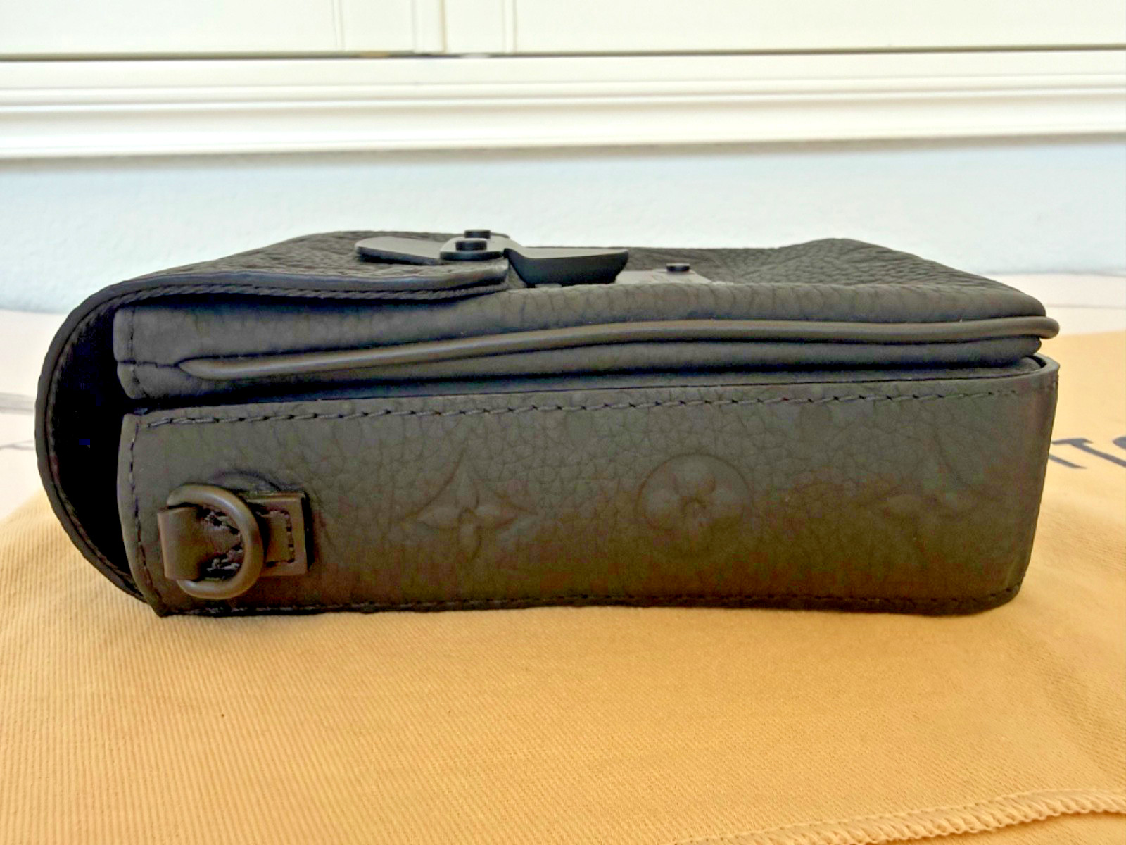 Louis Vuitton S-Lock Vertical Wearable Wallet Side Bag – Taurillon Monogram