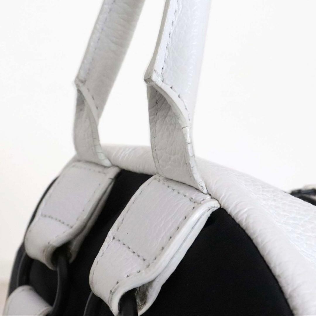 BARNEYS NEW YORK Leather Backpack White & Black 28x41cm