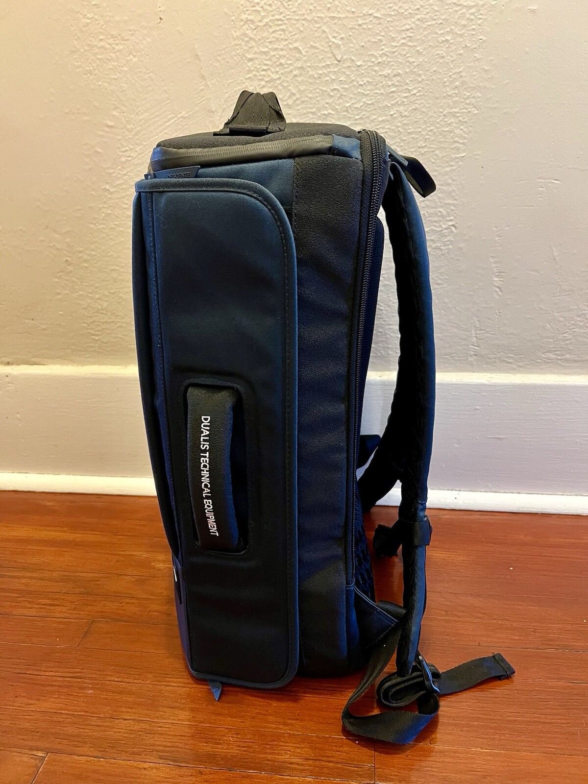 DESCENTE DUALIS Penta Backpack S5324DBP10 Navy Intelligent Travel Line 26L