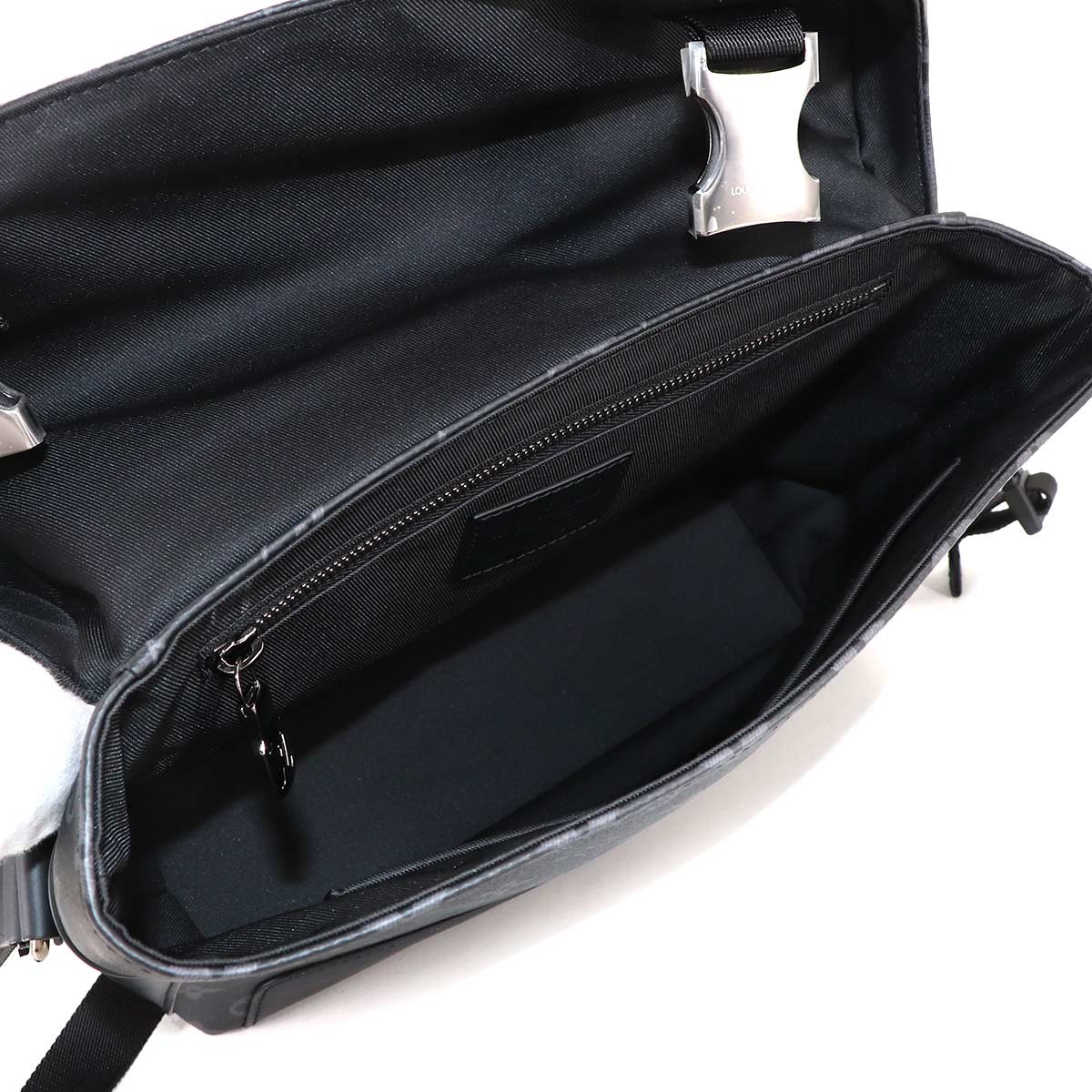 LOUIS VUITTON Monogram Eclipse Messenger Voyage PM Shoulder Bag M40511 90313089