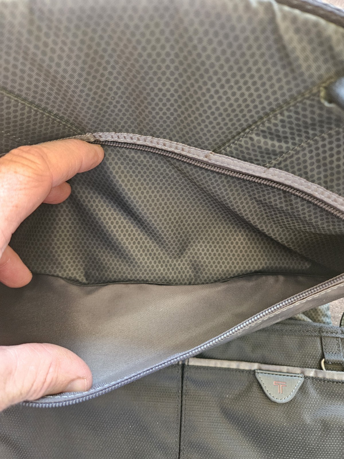 Tumi Tech Ballistic Messenger Bag 5508D Black Laptop Nylon Crossbody Strap