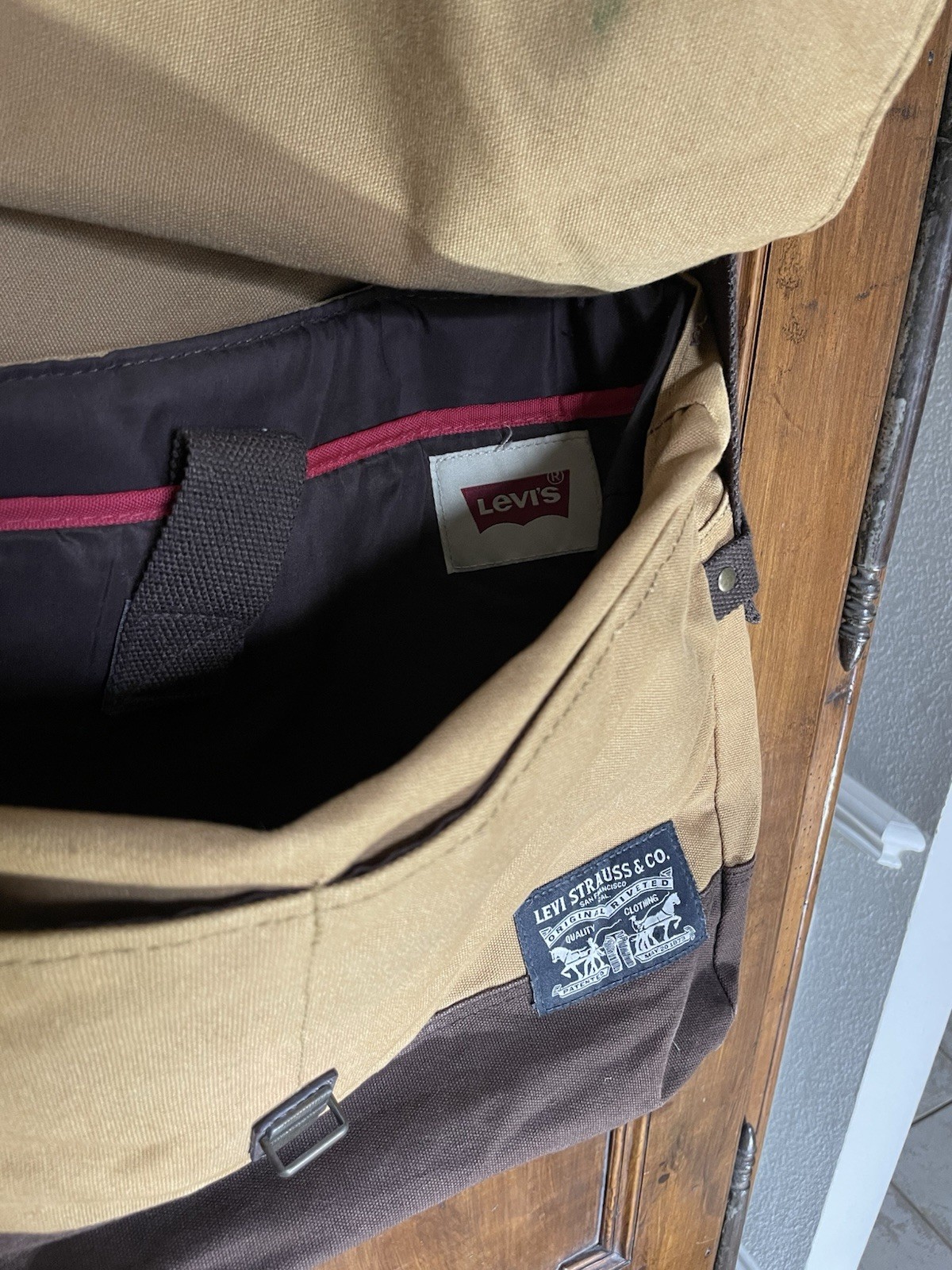 Levi’s Canvas Messenger Laptop Bag Tan Brown Crossbody 16×12 Repaired Clasp