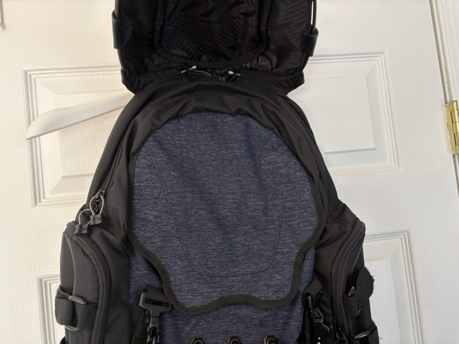 OAKLEY BATHROOM SINK BACKPACK Navy Blue Trail Hiking Bag Excellent Condition!