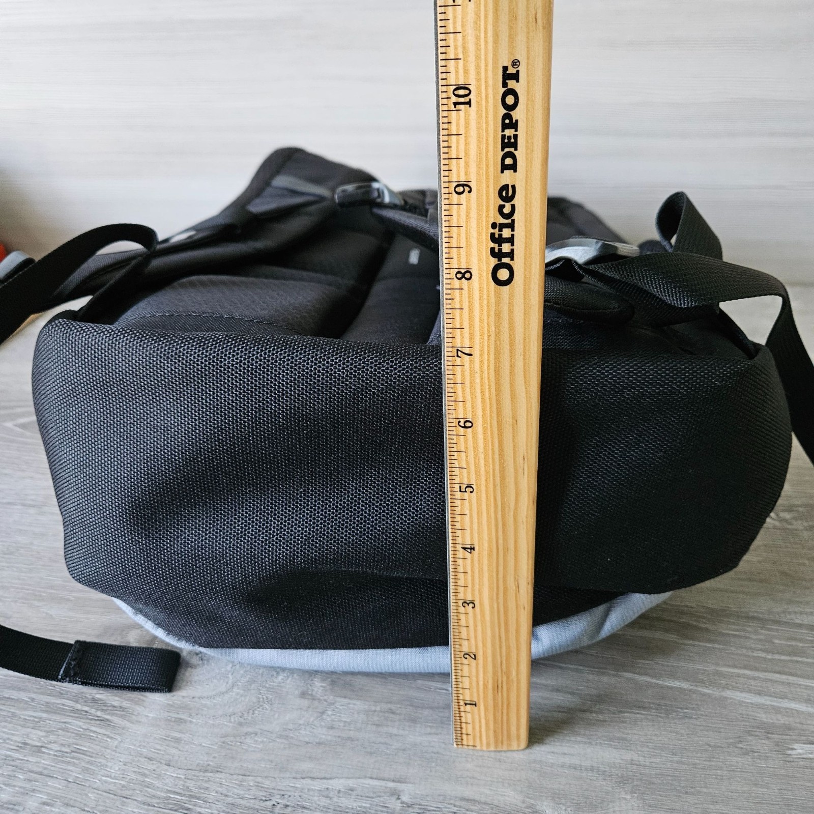 The North Face Backpack Stalwart Savage Logo Gray & Black 26L 15″ Laptop Bag