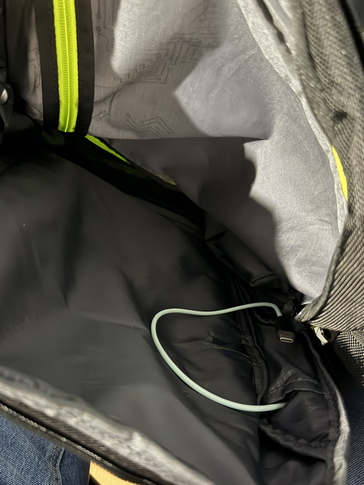 Swissdigital Design Java SE Multi-functional 2-In-1 Travel Backpack/Suitcase
