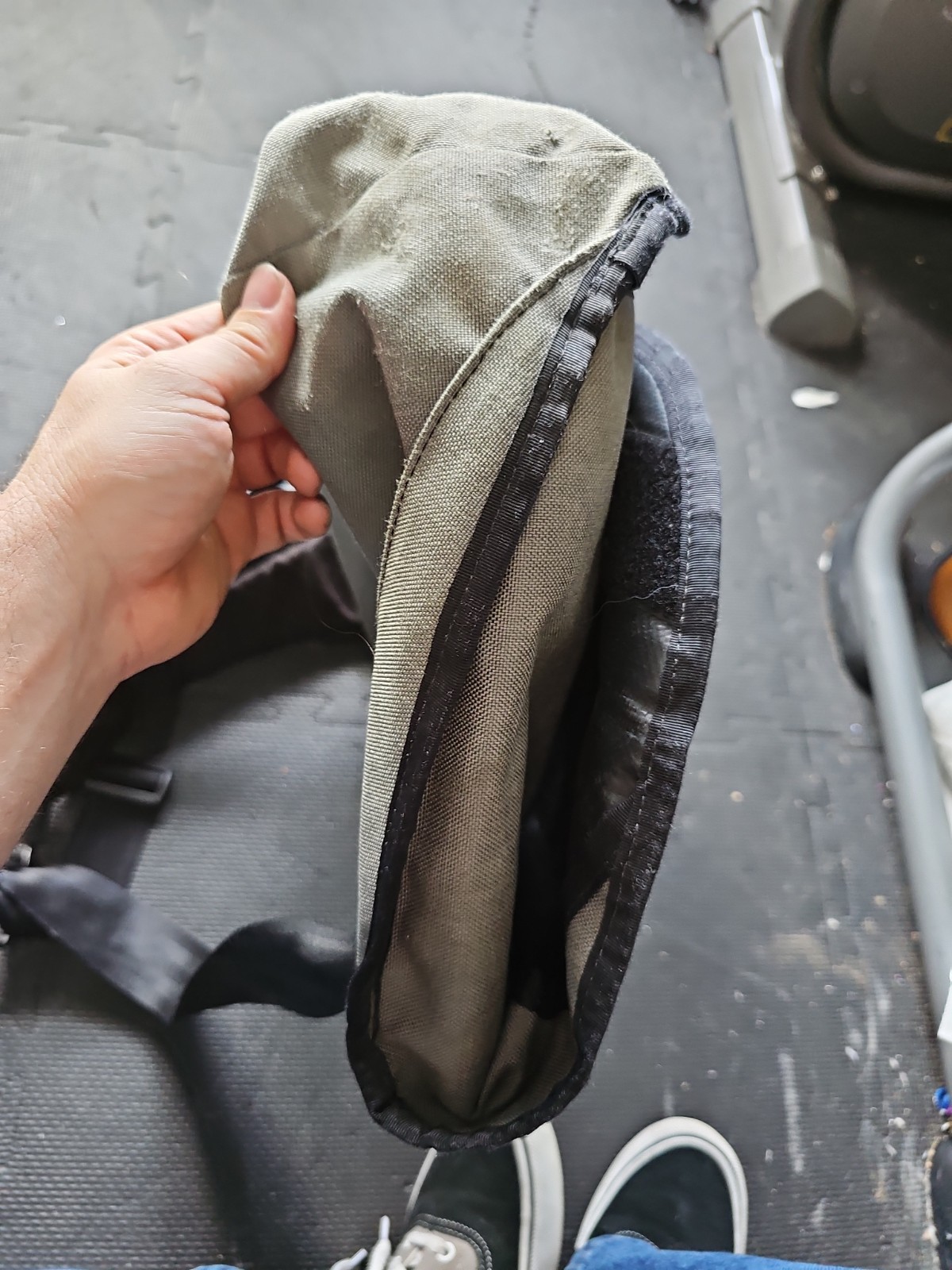 Chrome Industries Extra Large Messenger Bag 24″ Wide Gray/Black