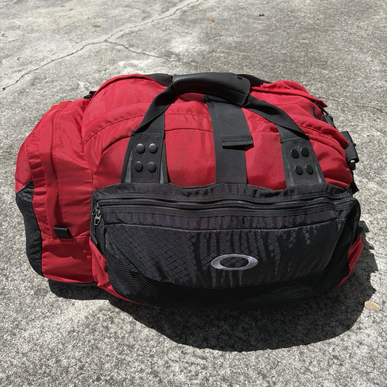Vintage Oakley Icon 2.0 Duffle Bag Red Black Hot Tub Software Vintage JUMBO XL