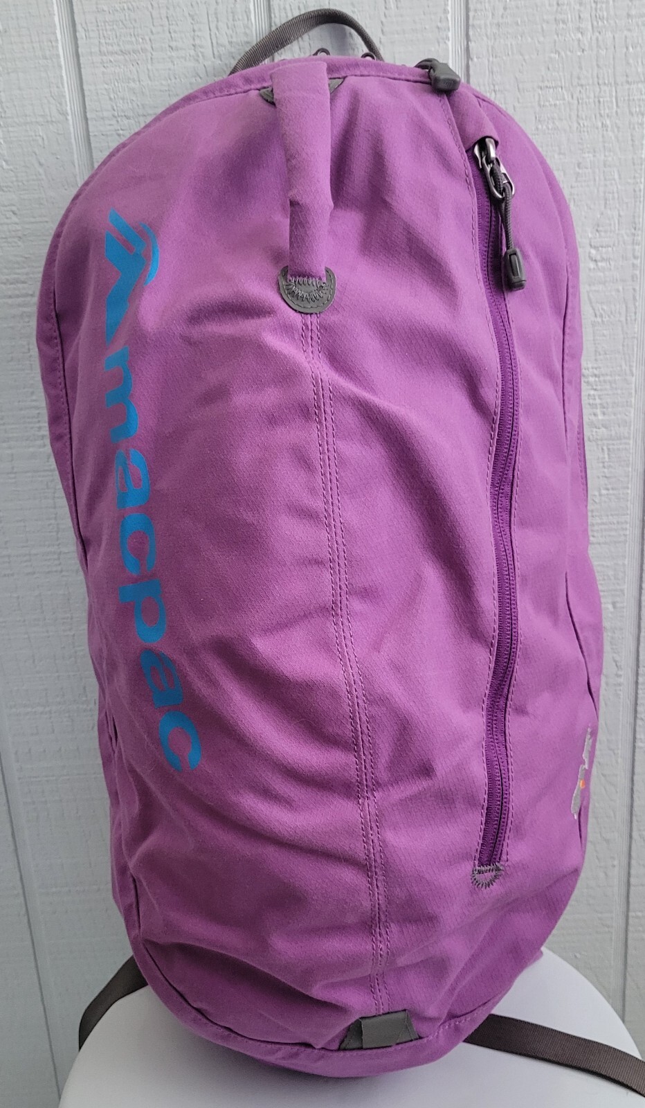 MACPAC KAHU 22 backpack hiking cycling daily use cover purple blue New Zealand