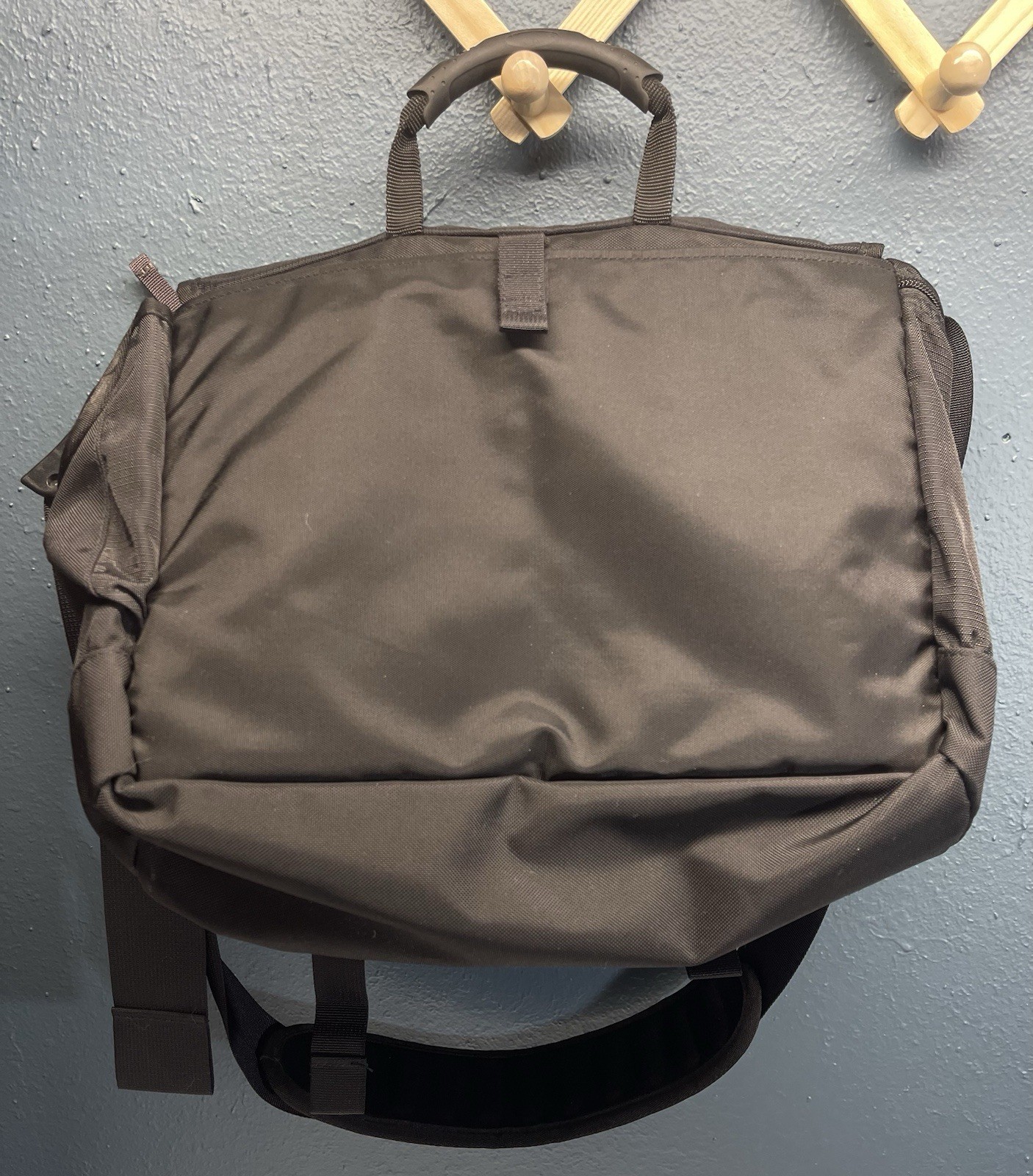 LL Bean Messenger Bag Black Laptop Reflective Front Flap Crossbody Top Handle