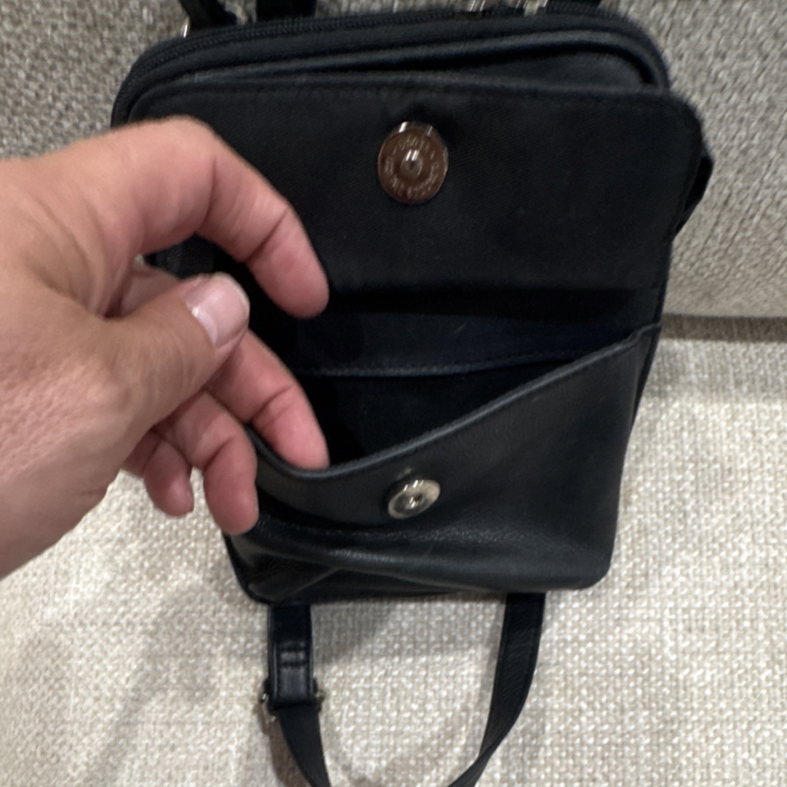 Fossil Black Small Crossbody Organizer Bag Zip Magnetic Closure Pockets Strap