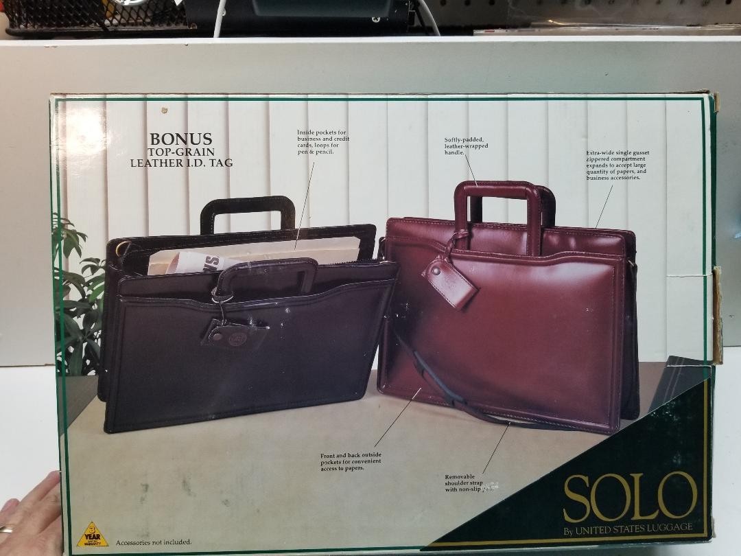 Solo By United States Luggage Burgundy Leather 17” Portfolio Open Box Attaché