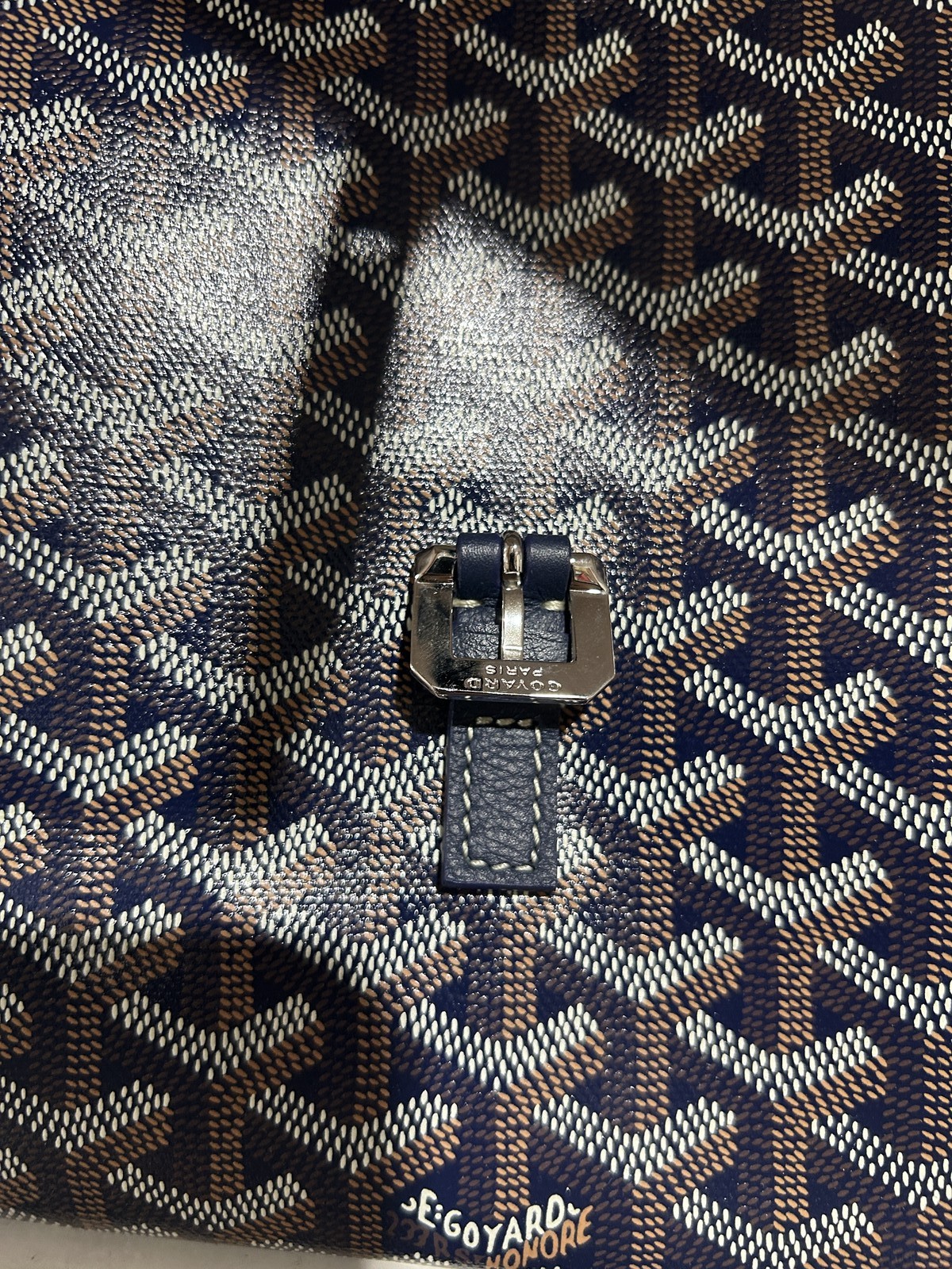 GOYARD NAVY CAPETIEN MESSENGER BAG SIZE MM PREOWNED