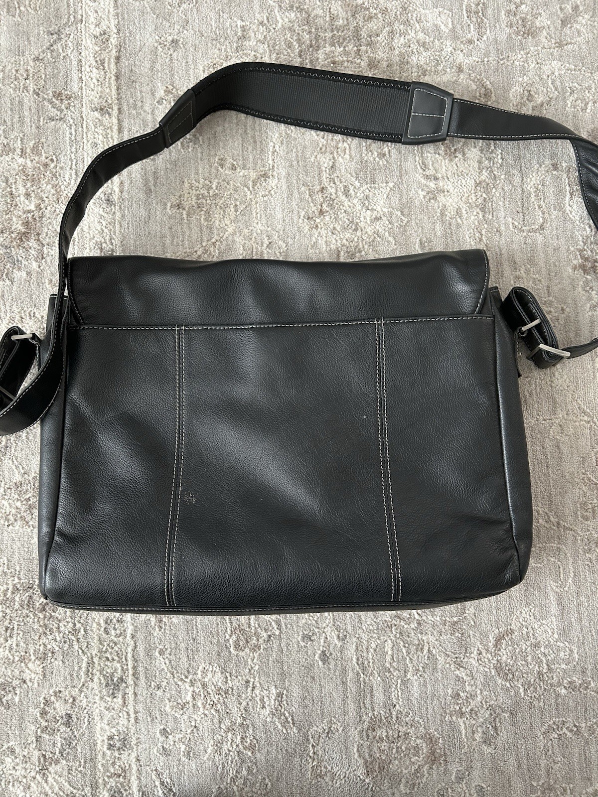 Kenneth Cole Reaction Black Leather Crossbody Laptop Messenger Bag Minimalist