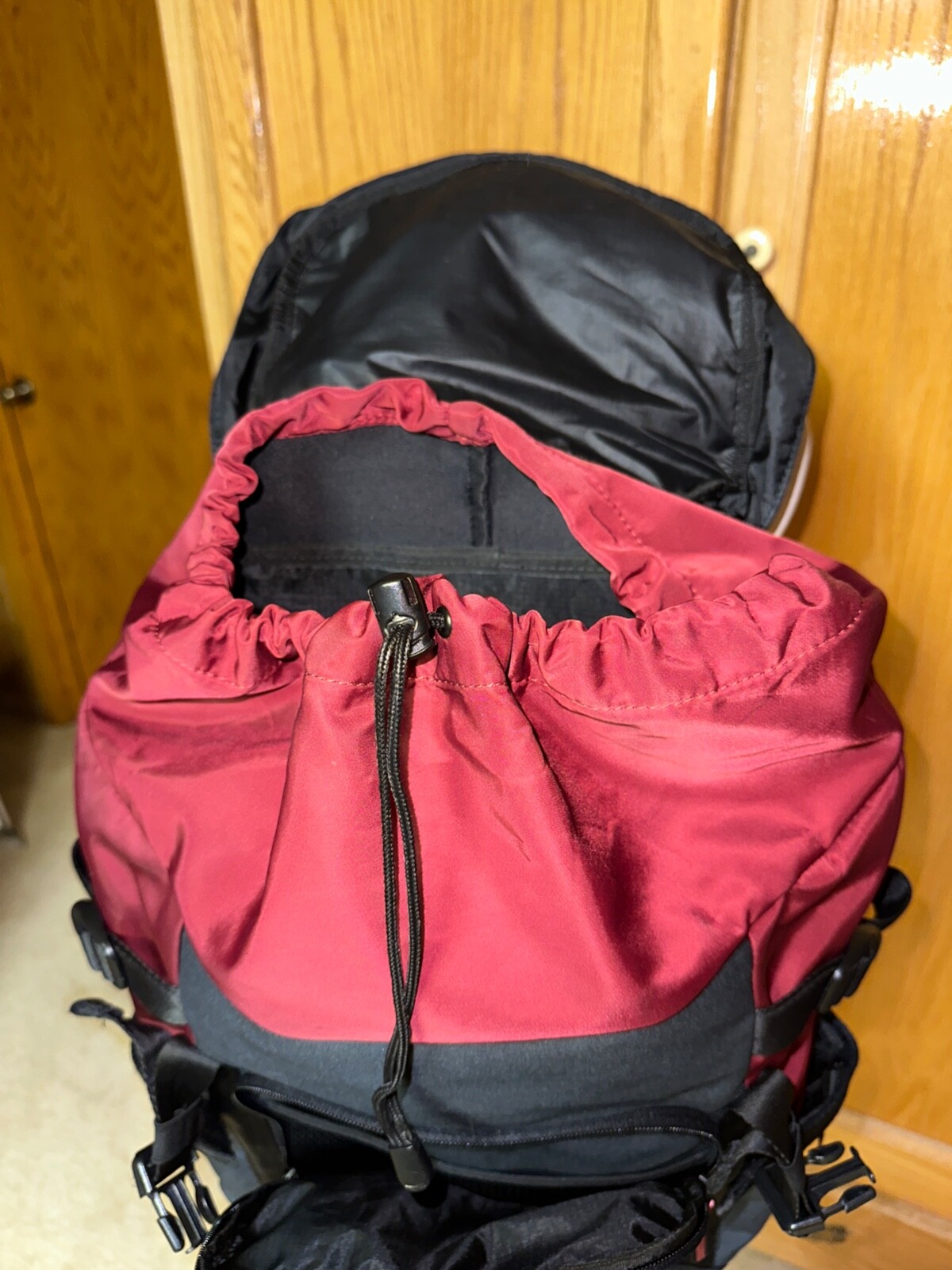 OAKLEY Utility Organizing large rucksack backpack Black/maroon EUC