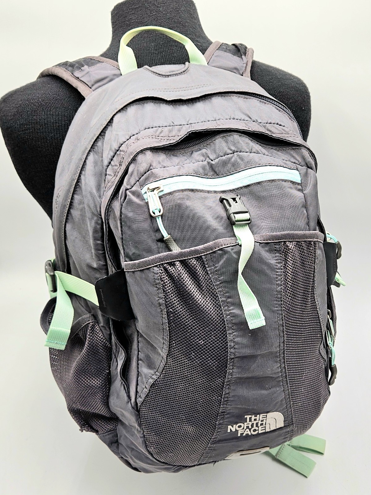 The North Face Backpack/Laptop/Hiking/Travel Bag Recon Black 30 Liter