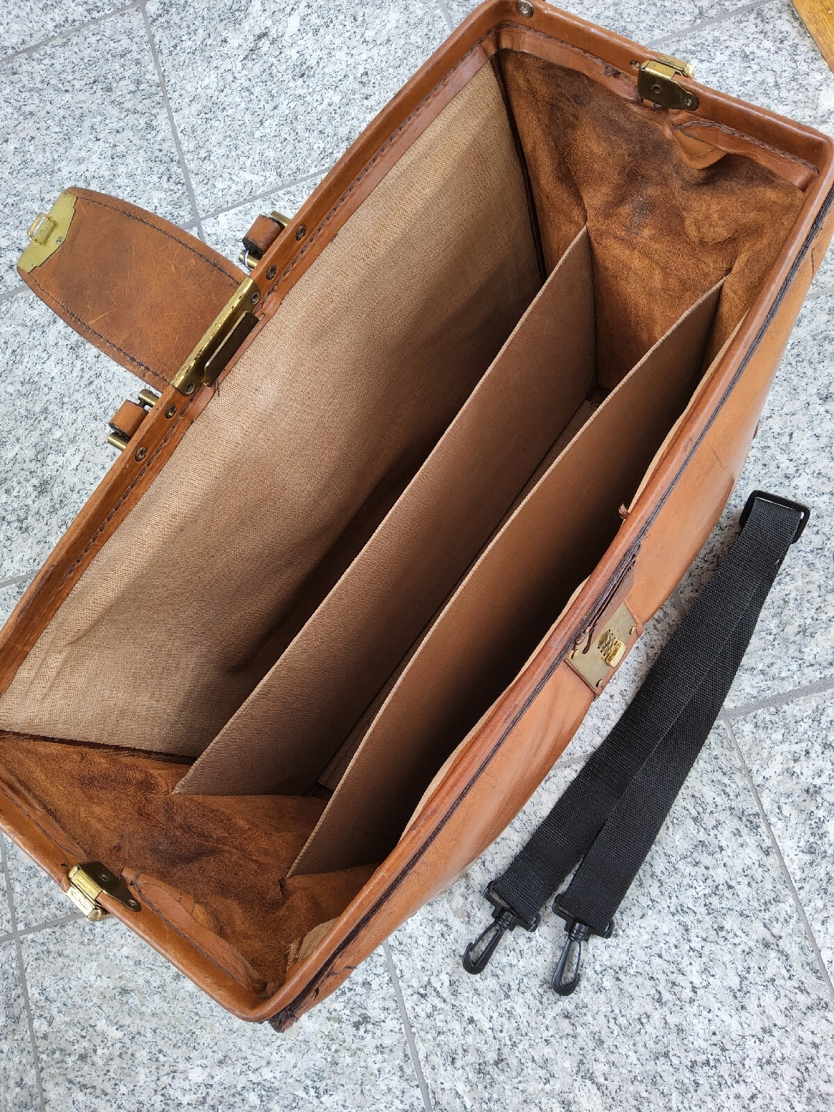 Mutual Leather Briefcase Combo Lock 18″x14″x6″