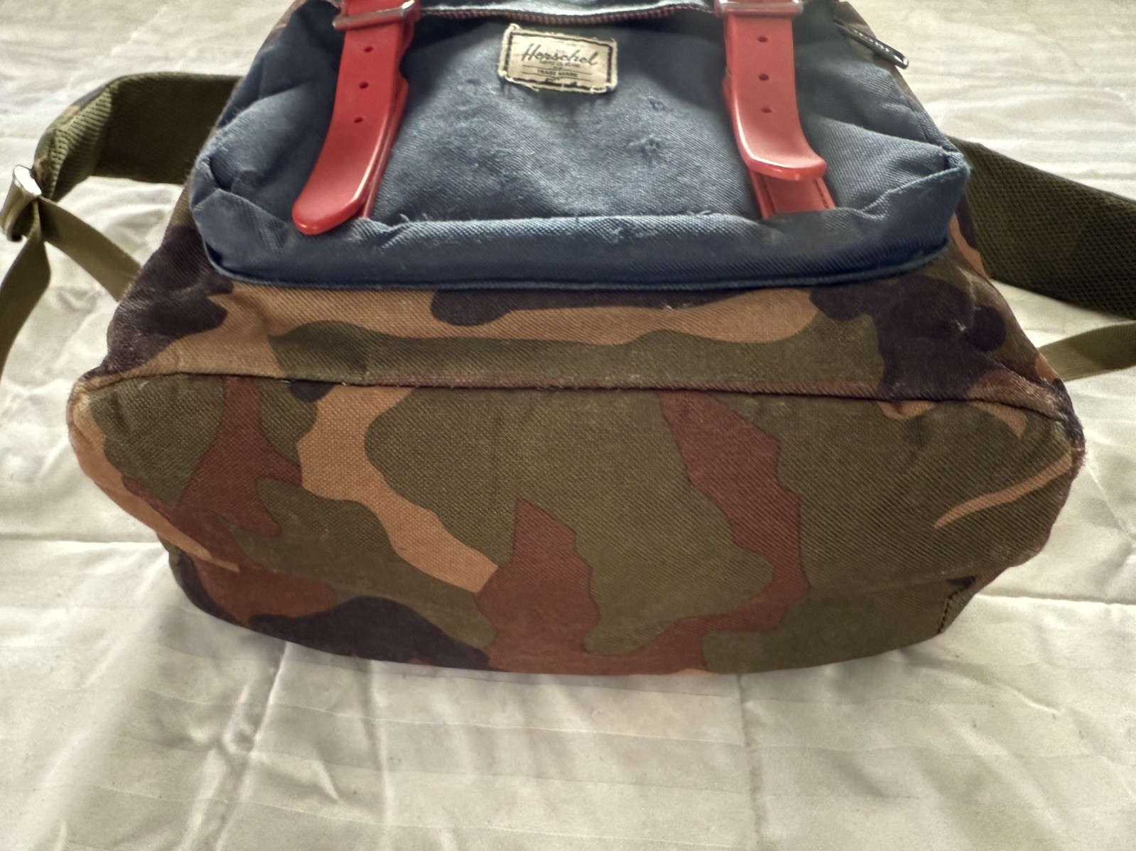 Herschel Supply Co. Backpack ‘Little America’ Woodland Camo/Navy/Red Rubber