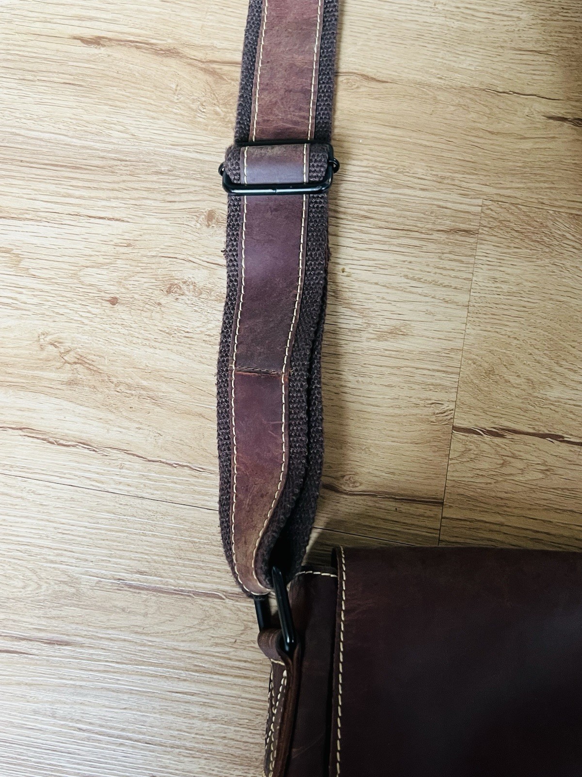 VENTOMY Brown Leather Messenger Bag Adjustable Strap Buckle Zip Snap Closures