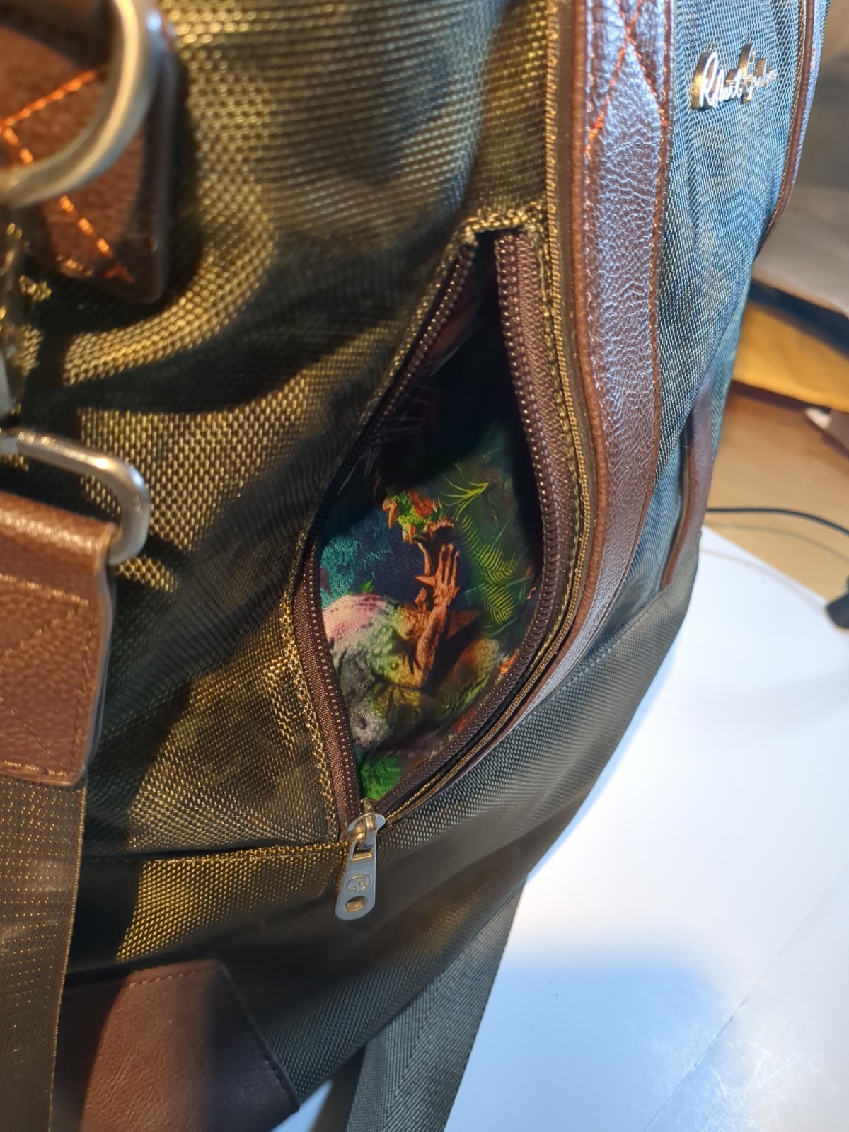 Robert Graham Camouflage Fielding Tote Double Straps/Crossbody Strap EUC