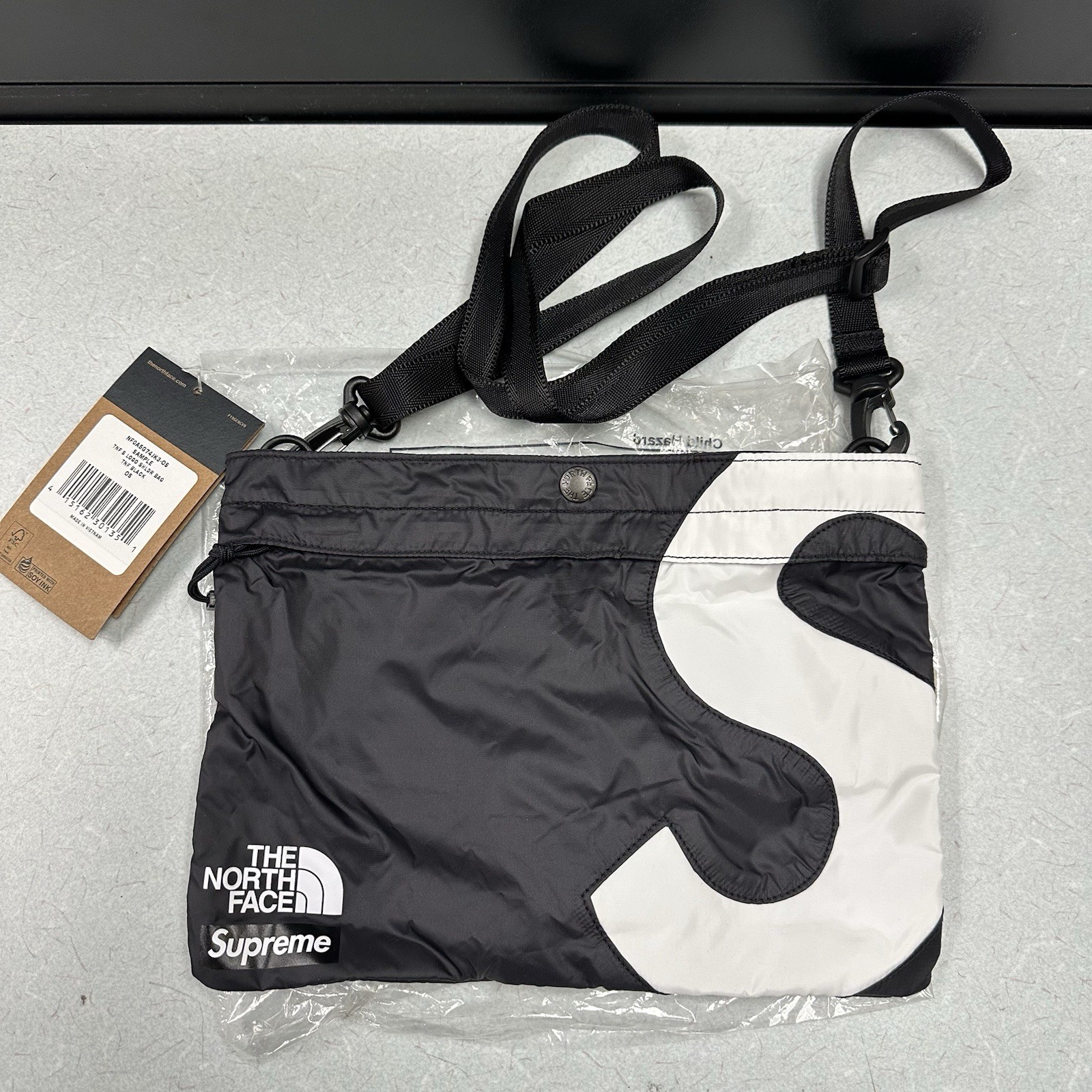 SAMPLE Supreme x The North Face S Logo Shoulder Bag Black Brand New With Tag