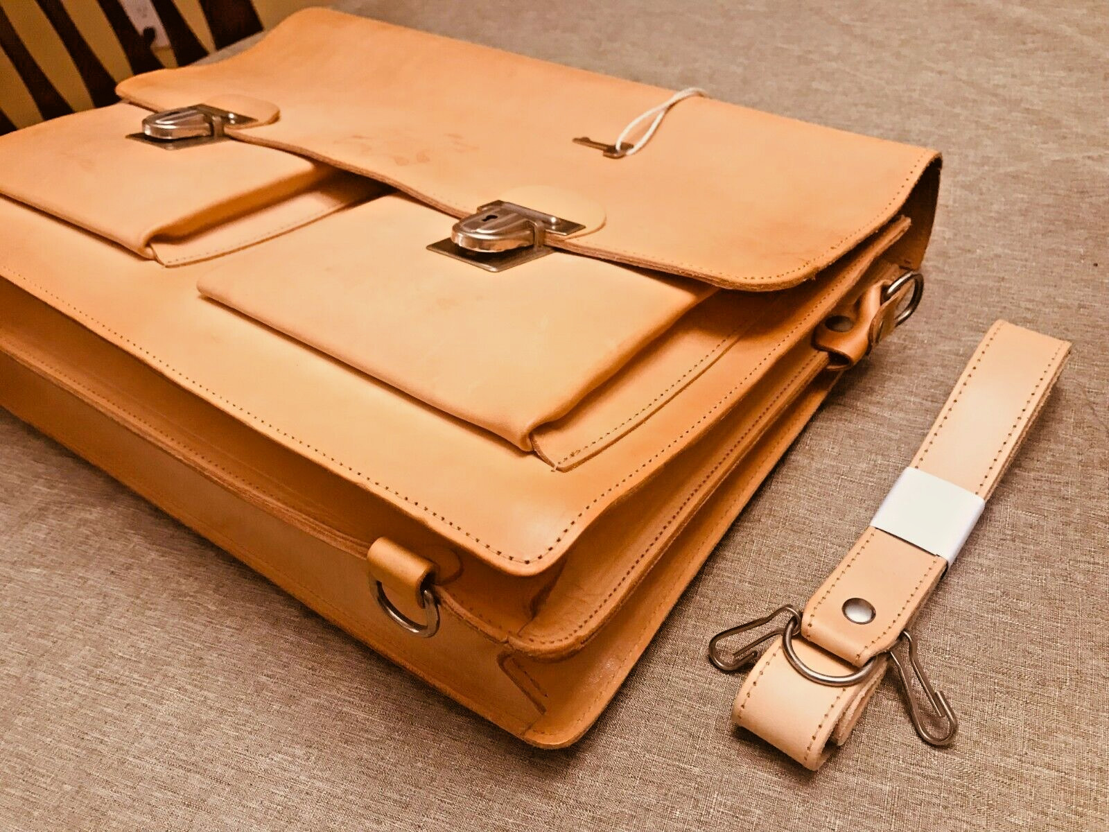 ECHTES LEDER Thick Saddle Leather Briefcase /Messenger Bag /Backpack – GERMANY