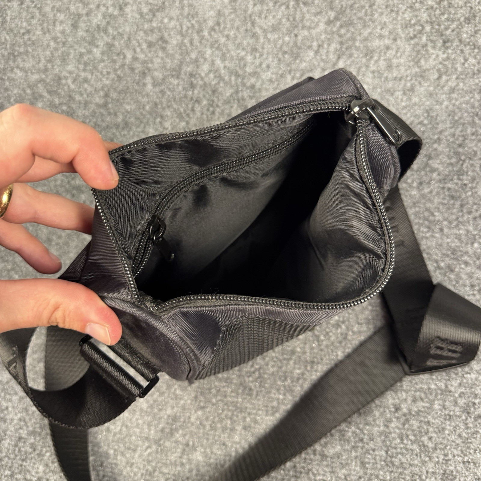 Trapstar Irongate T Crossbody Bag Black Metal Latch Messenger Shoulder