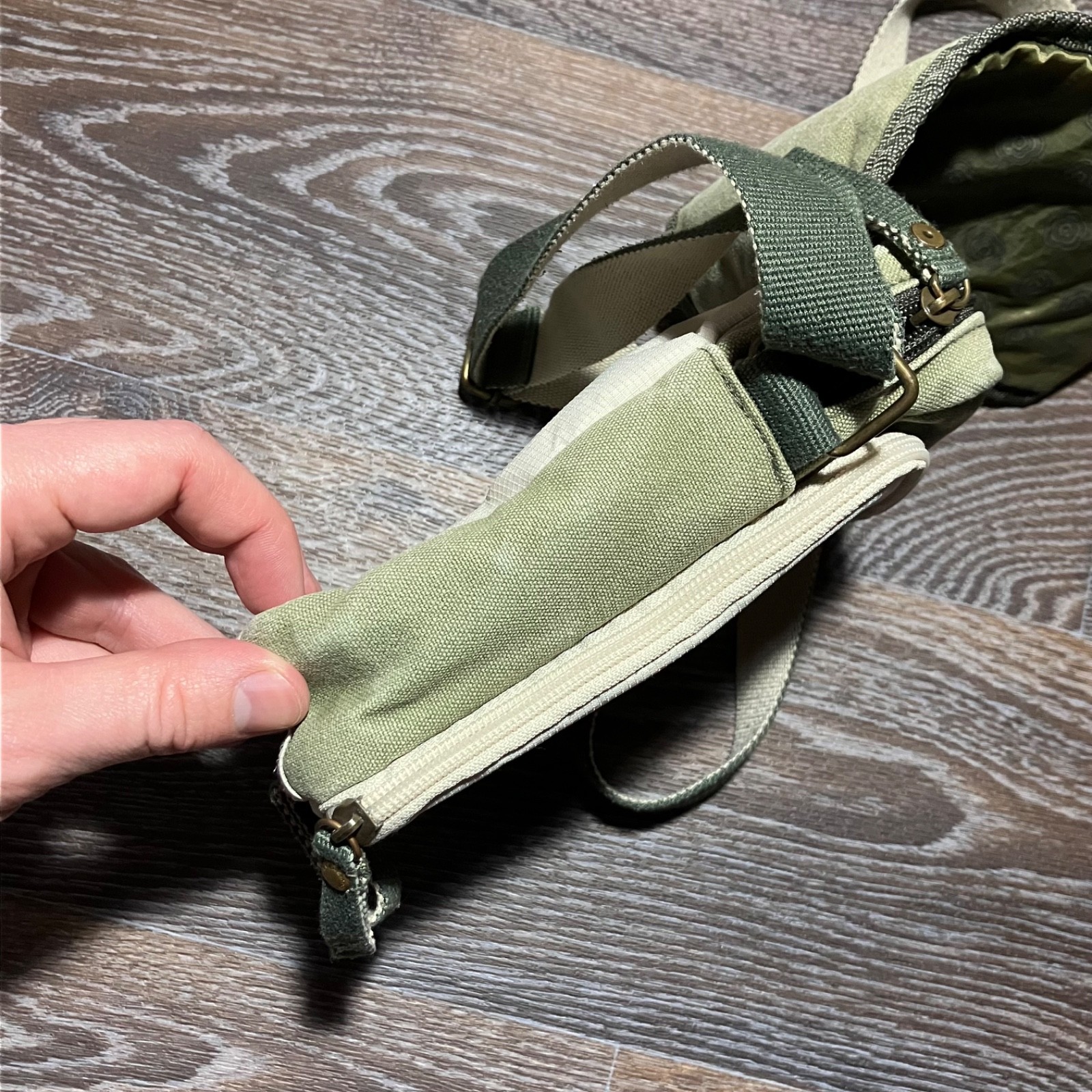 Y2K Vintage KICKERS Messenger Shoulder Bag Beige Khaki size 16×22 cm