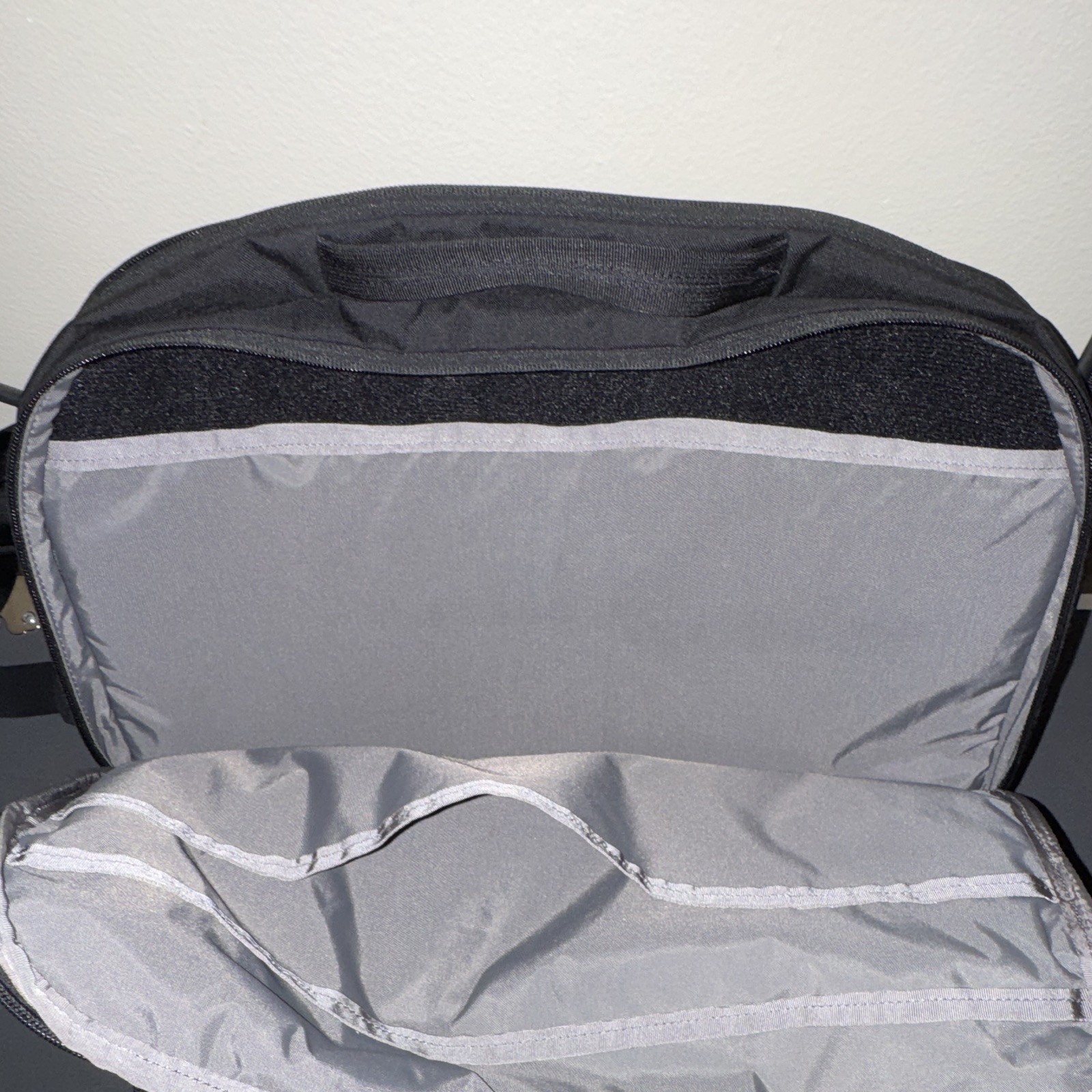 Kitanica Attaché Black MessengerBag Zip & Buckle Closure Padded Adjustable