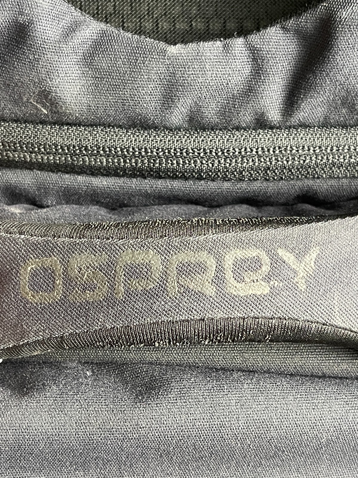 Osprey Backpack Commuter Navy Zip Inner Pocket Laptop Sleeve Adjustable Shoulder