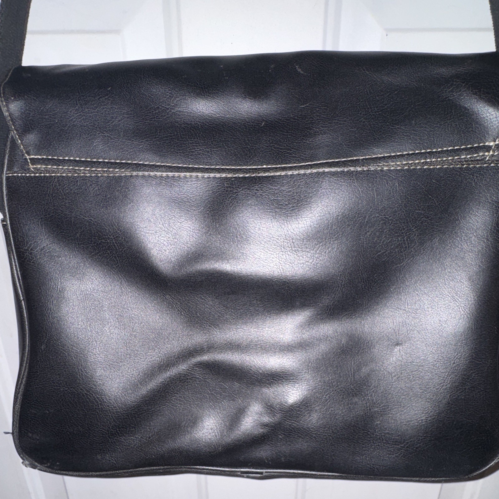 Kenneth Cole Reaction Men’s Black Messenger Bag Buckle Flap Zip, Adj Strap