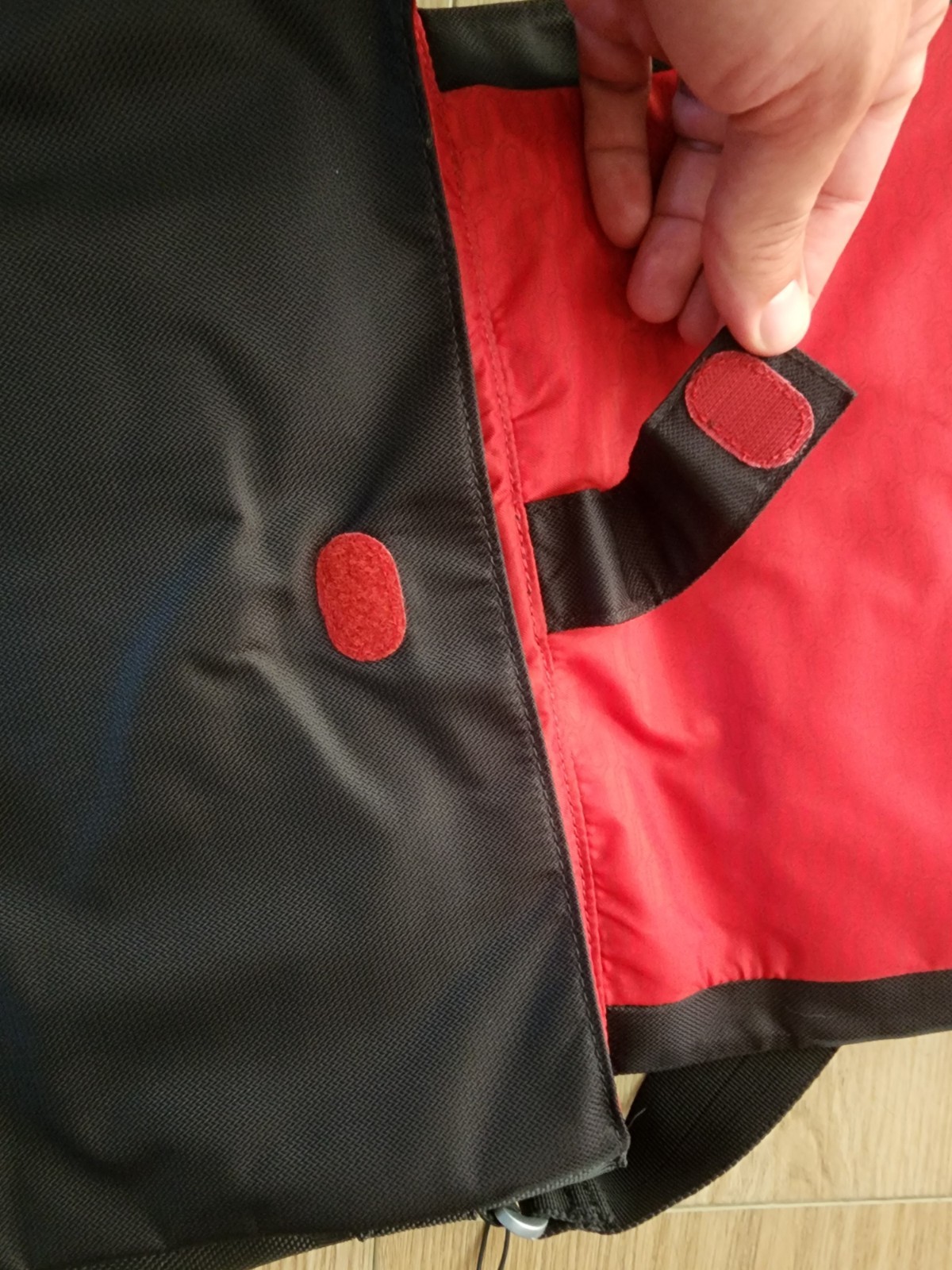 TUMI T-Tech Messenger Bag 5138D Black Nylon Laptop Crossbody Red Lining Men EUC