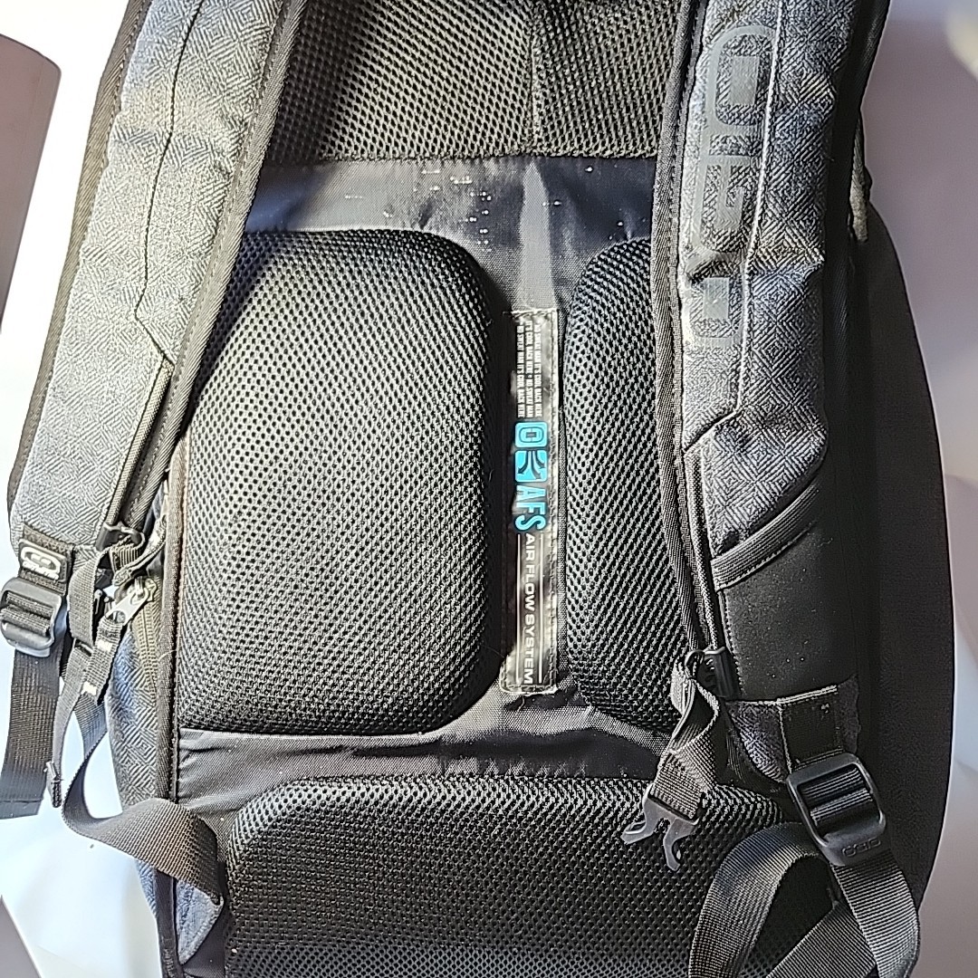 Ogio Renegade RSS Laptop Backpack Multi Pocket Dark Gray Tweed Pockets for Days!